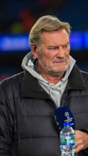 20241029 Turku, Rajupaja Areena. Mestis TUTO Hockey vs Kiekko-Pojat Kuvassa JoKP tuulettaa maalia. Jaakko Stenroos/AOP 
All Over Press