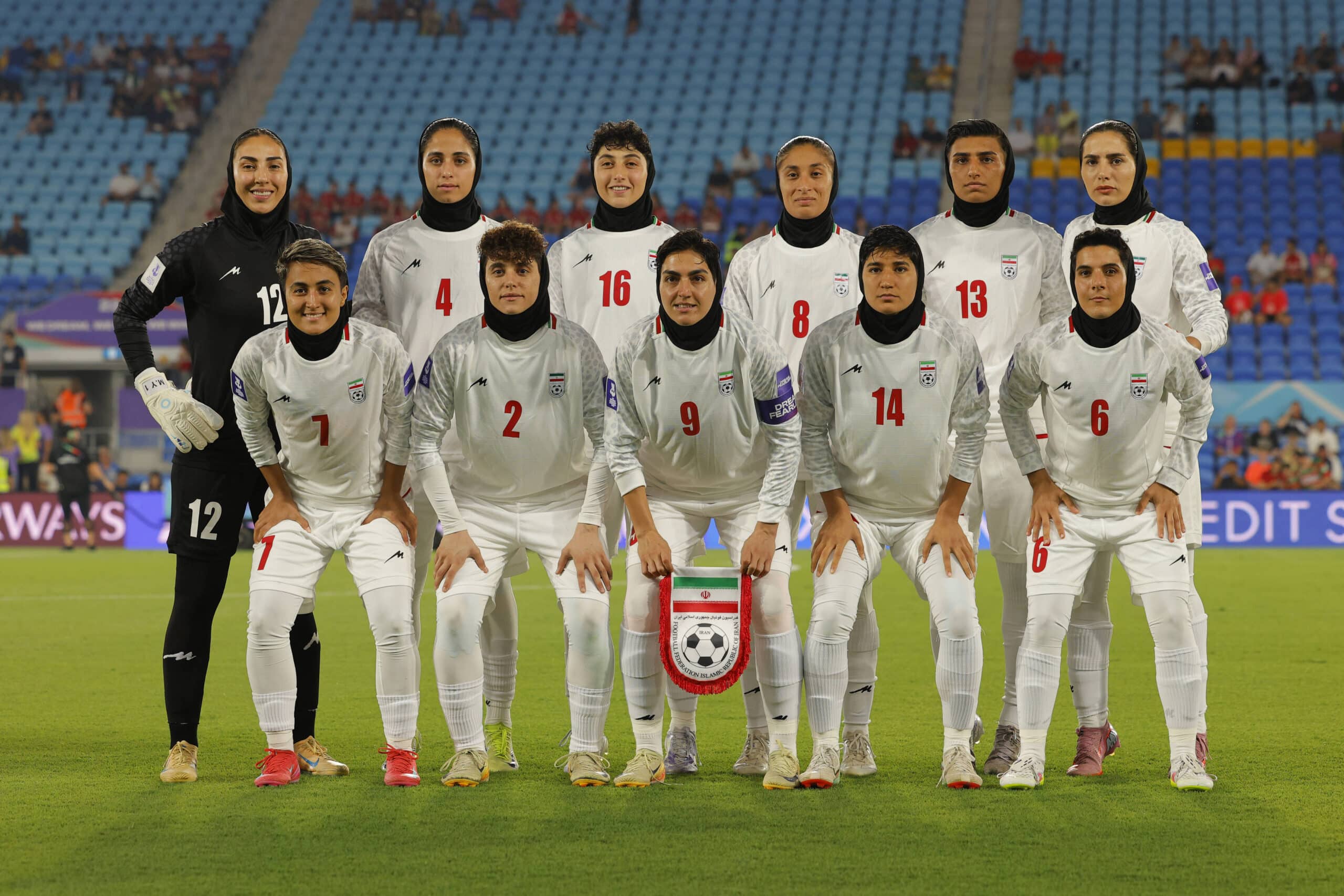 Iranin naisten jalkapallomaajoukkue.