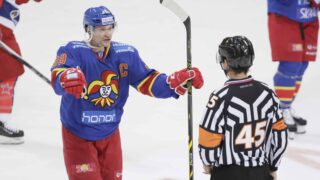 Niko Kapanen KHL:ssä Jokerien paidassa