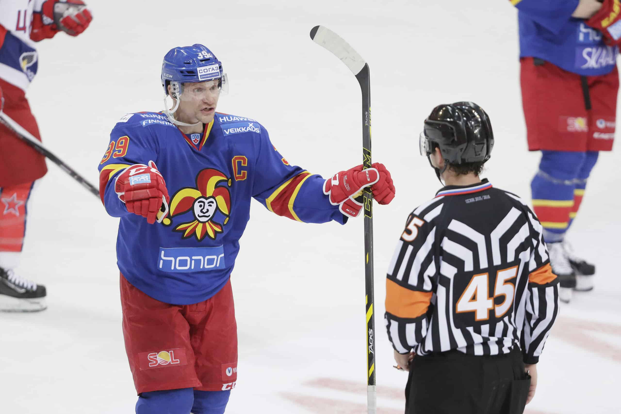 Niko Kapanen KHL:ssä Jokerien paidassa