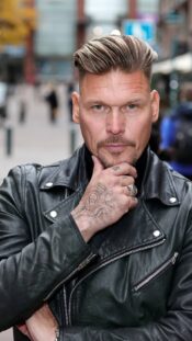 Niko Kapanen KHL:ssä Jokerien paidassa