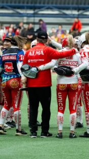 Niko Kapanen KHL:ssä Jokerien paidassa