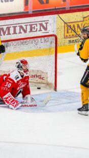 Sep 23, 2024; Montreal, Quebec, CAN; Montreal Canadiens forward Patrik Laine (92) prepares for a face off against the Philadelphia Flyers during the second period at the Bell Centre. Mandatory Credit: Eric Bolte-Imagn Images