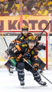 Jun 22, 2025; Fort Lauderdale, Florida, UNITED STATES; Florida Panthers center Aleksander Barkov (16) speaks to the fans during the Stanley Cup championship parade and rally. Mandatory Credit: Sam Navarro-Imagn Images