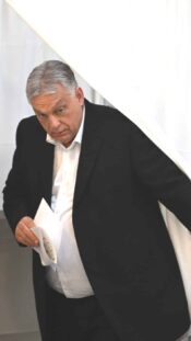 xxkeikkaxx 20251122 Espoo. Liiga ottelu K-Espoo vs Ilves. Kuvassa Tommi Niemelä, Tiia Mahkonen / All Over Press