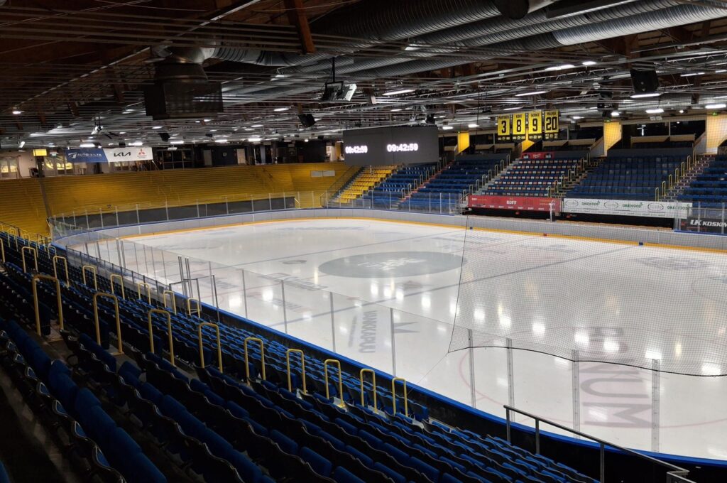 Kisapuiston jäähalli