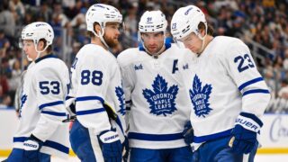 Toronto Maple Leafsin William Nylander, John Tavares ja Matthew Knies