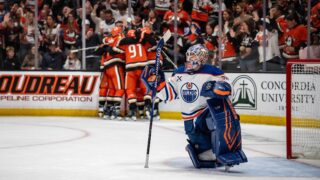 Anaheim Ducks juhlii maalia Edmonton Oilersia vastaan NHL:n pudotuspeleissä 2026