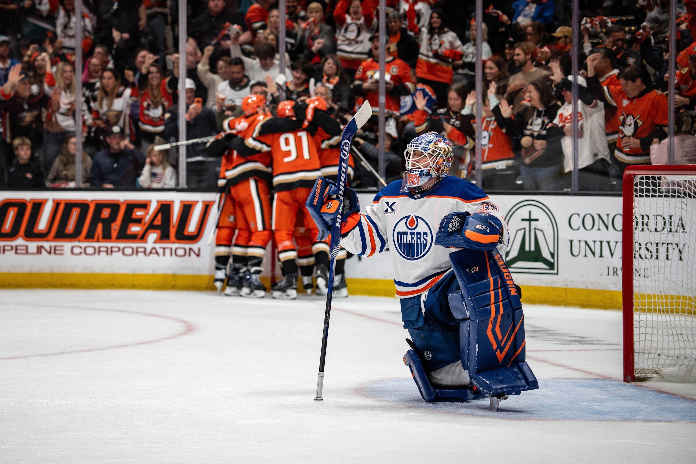Anaheim Ducks juhlii maalia Edmonton Oilersia vastaan NHL:n pudotuspeleissä 2026