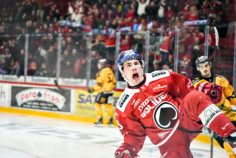 Sakari Kostilainen tuuletti tasoitusmaalia. Ässät.