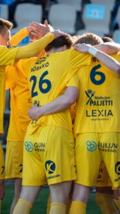 xxkeikkaxx 20251011 Helsinki
Liigan ottelu HIFK vs Ilves
Olli Palola #34, Ilves ja Ilari Kapanen #39 ja Rastislav Elias #50, HIFK
Matti Raivio / All Over Press
XXKEIKKAXX
*** 20251011 Helsinki, Finland. Finnish ice hockey league Liiga match HIFK vs Ilves.
Photo by Matti Raivio / All Over Press