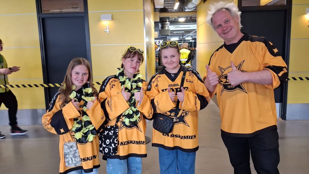 Jani Halme (oik.) Milja Hämäläinen Emma Kurkinen Oona Pätäri