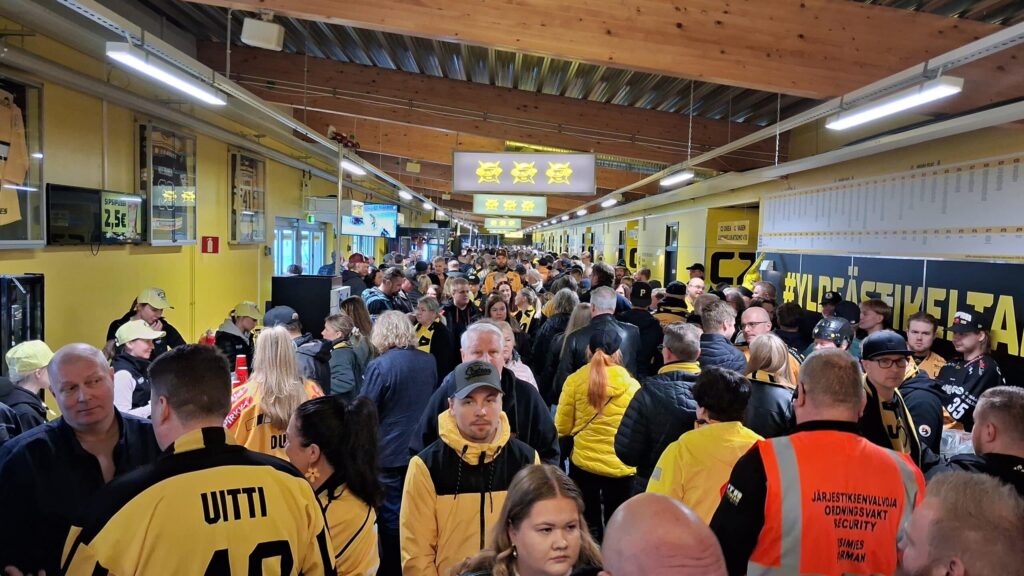 Kisapuisto kiimaliiteri käytävä täynnä