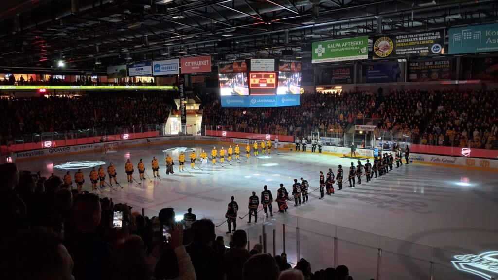 Kouvola KooKoo-SaiPa pelin alku