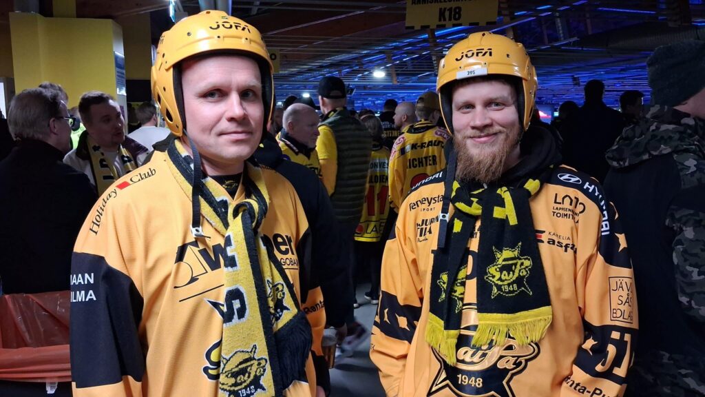 Juha Pylkkö (oik.) Matti Pylkkö SaiPa fanit kypärät