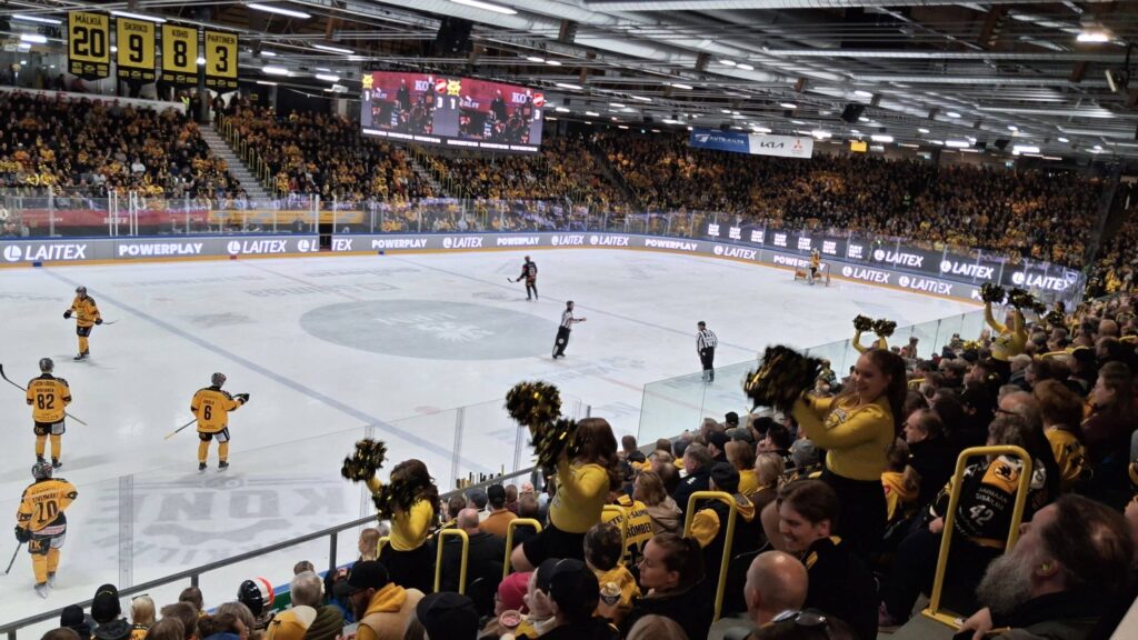 Saipa cheerleaders tanssitytöt