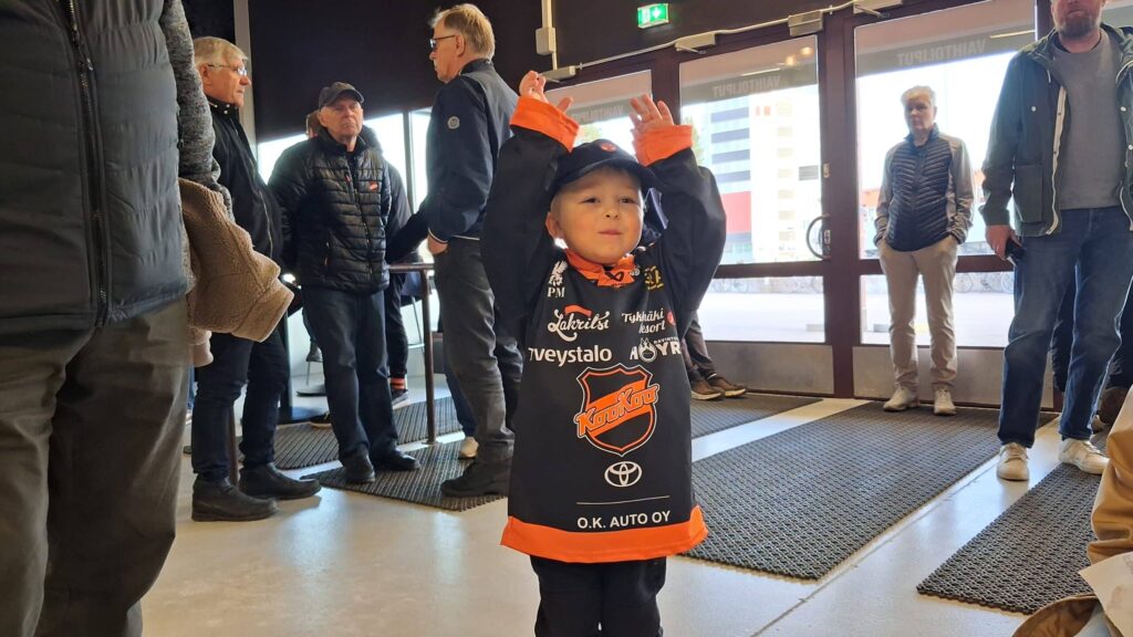 Otto Paajanen pikkufani Patrik 3v