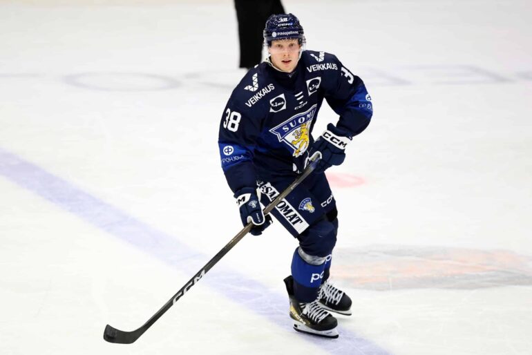 Aku Räty Leijonien paidassa keväällä 2026