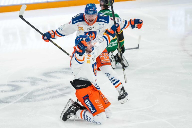 Tappara juhlii maalia kevään 2026 SM-liigan pudotuspeleissä