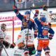 Tapparan Oiva Keskinen juhlii maalia KooKoota vastaan SM-liigan kolmannessa finaalissa