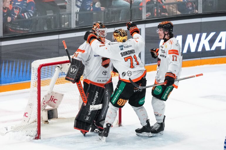 KooKoo juhlii SM-liigan 5. finaalin voittoa Tampereella 2026