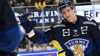 Patrik Puistola juhlii maalia leijonapaidassa keväällä 2026