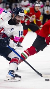 Iso-Britannian Liam Kirk Unkaria vastaan MM-kisoissa