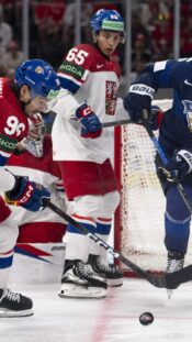 Aleksander Barkov David Tomasek Tomas Cibulka
