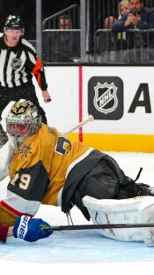 Colorado Avalanchen Martin Necas ja Vegas Golden Knightsin kanadalaismaalivahti Carter Hart