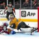 Colorado Avalanchen Martin Necas ja Vegas Golden Knightsin kanadalaismaalivahti Carter Hart