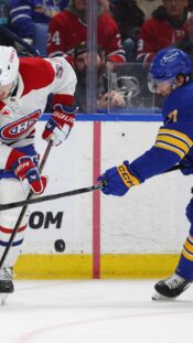 Montreal Canadiensin kanadalaispuolustaja Noah Dobson ja Buffalo Sabresin keskushyökkääjä Ryan McLeod