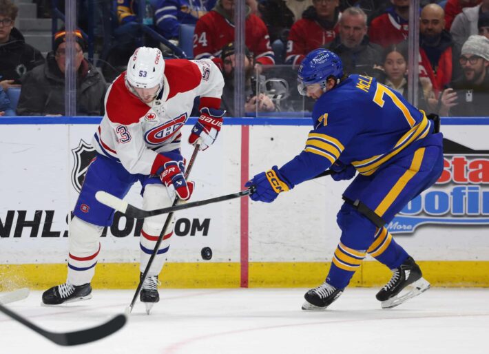 Montreal Canadiensin kanadalaispuolustaja Noah Dobson ja Buffalo Sabresin keskushyökkääjä Ryan McLeod