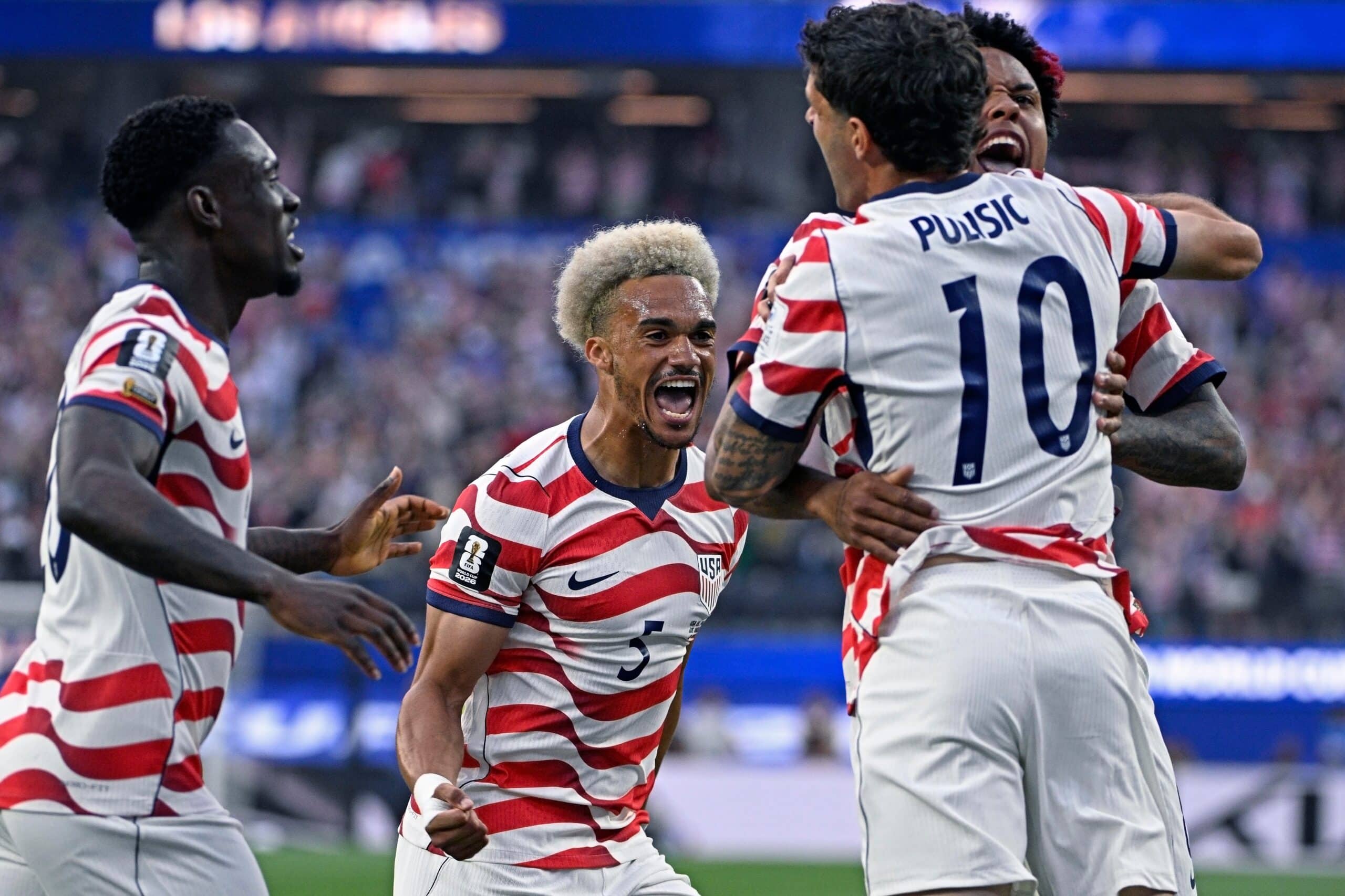 Christian Pulisic, Weston McKennie Antonee Robinson USA