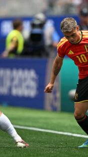 Leandro Trossard Saleh Hardani Iran Belgia