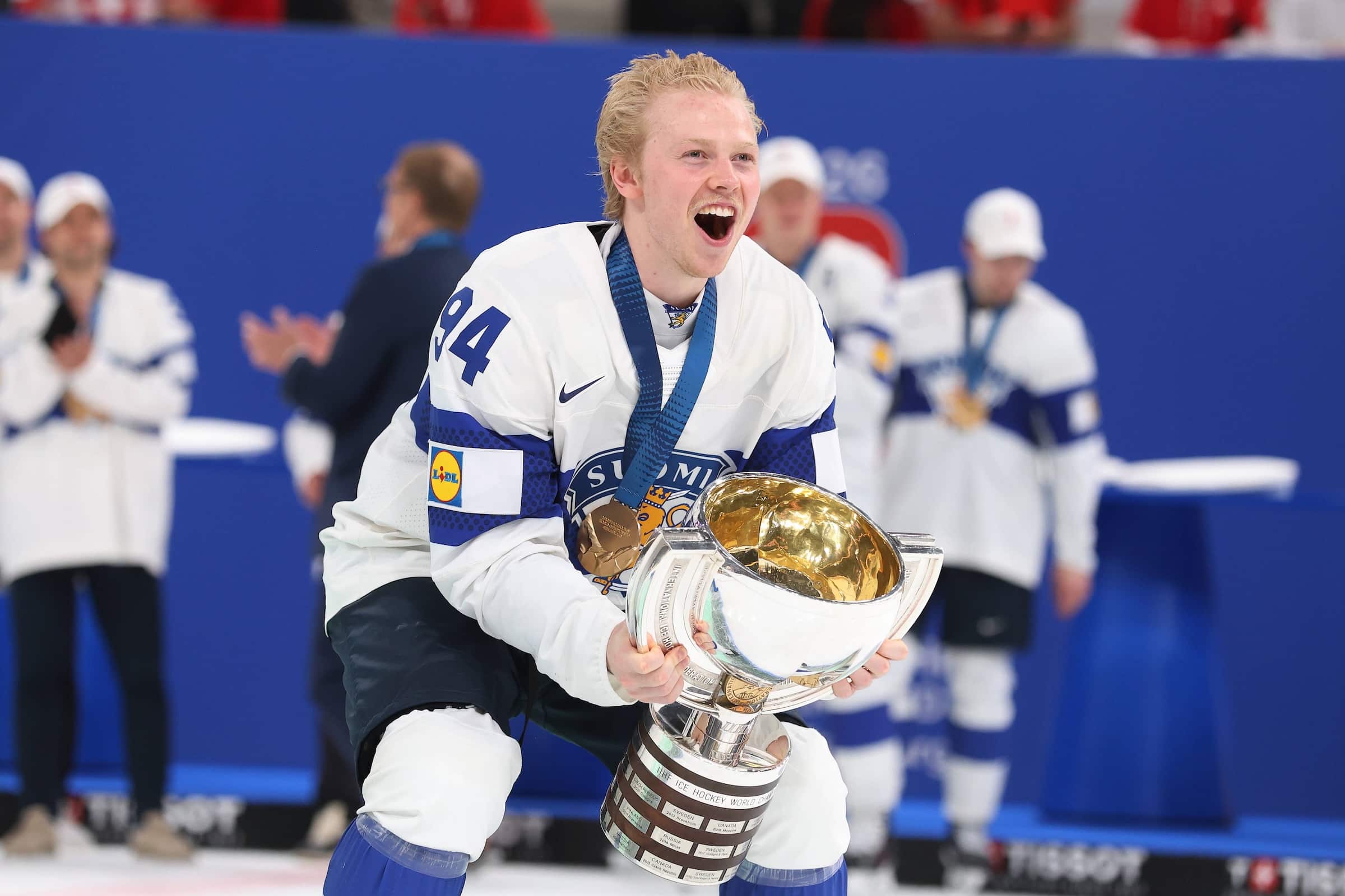 Konsta Helenius juhlii maailmanmestaruutta 2026