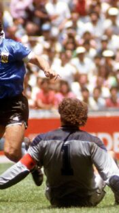 Diego Maradona Peter Shilton 1986