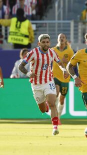 Paraguay Australia Jordan Bos Julio Enciso