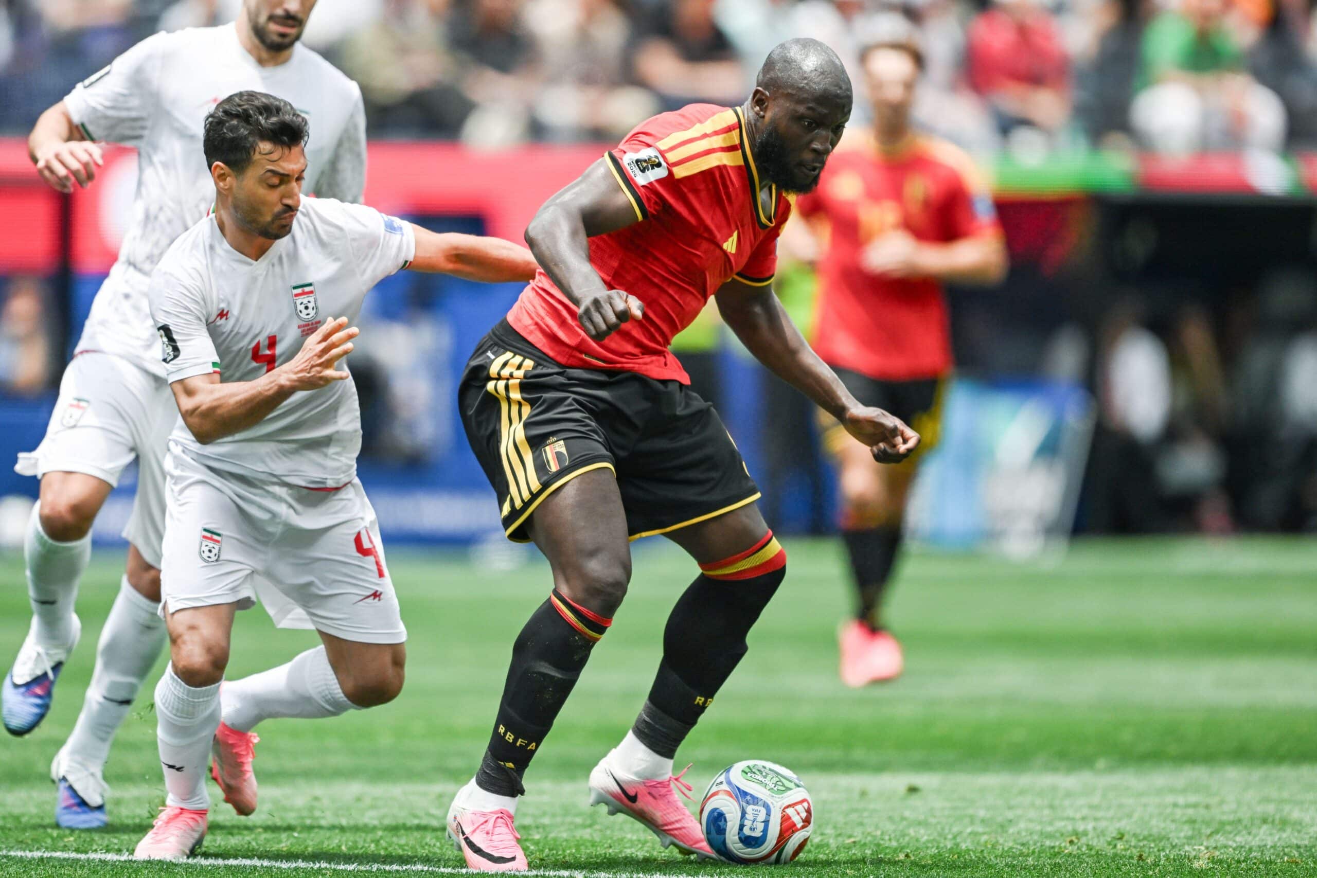 Ehsan Hajsafi Romelu Lukaku Iran Belgia