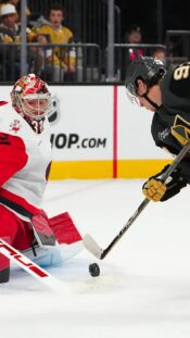 Carolina Hurricanesin tanskalaismaalivahti Frederik Andersen ja Vegas Golden Knightsin kanadalaistähti Mitch Marner