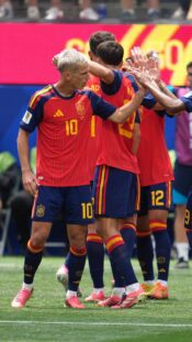 Espanja juhlii maalia jalkapallon MM-kisoissa 2026