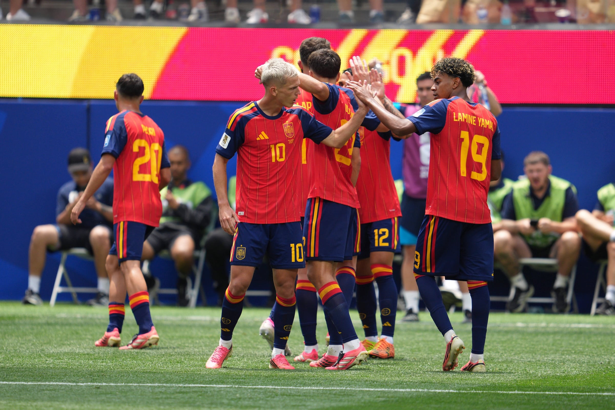 Espanja juhlii maalia jalkapallon MM-kisoissa 2026