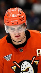 Anaheim Ducksin Leo Carlsson