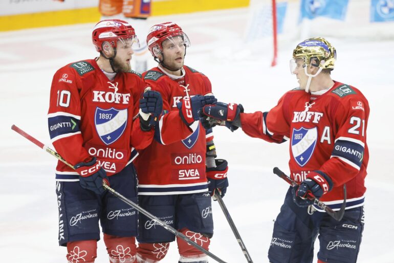 HIFK:n Kristian Vesalainen, Iiro Pakarinen sekä Jori Lehterä