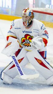 Jokerien maalivahti Veini Vehviläinen