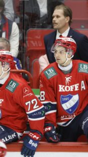 Olli Jokinen HIFK:n penkin takana syksyllä 2026