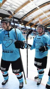 Lahden Pelicans juhlii voittoa SM-liigassa syksyllä 2026