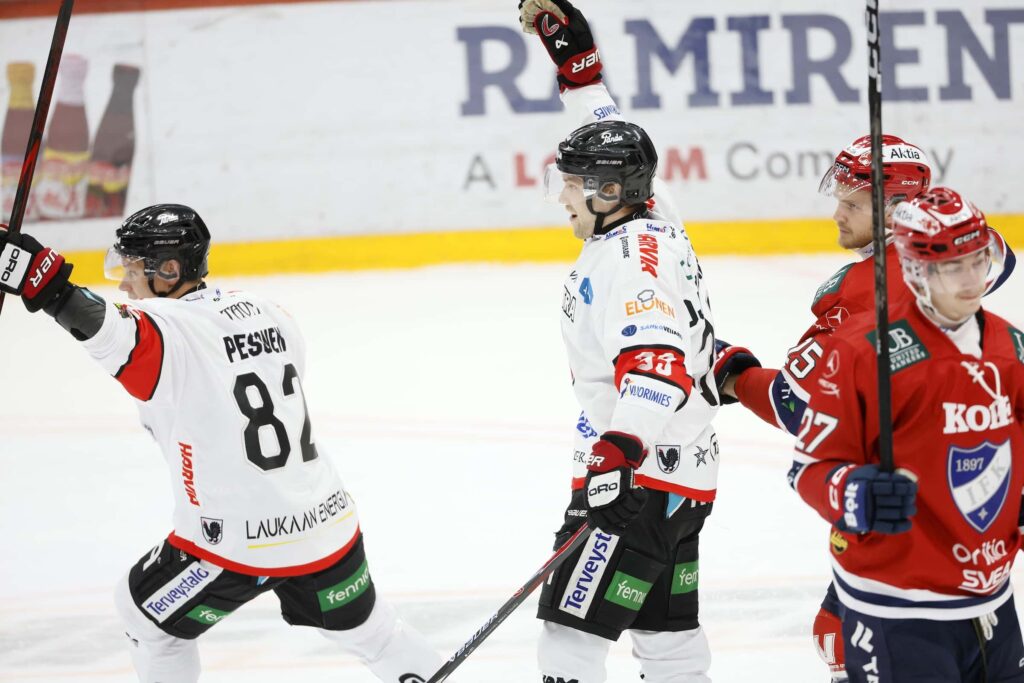 JYPin Harri Pesonen juhlii maalia Nordiksella 25. syyskuuta 2026