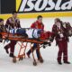 Pekka Jormakkaa viedään paareilla sivuun kaukalosta jääkiekon MM 2014 Venäjää vastaan.