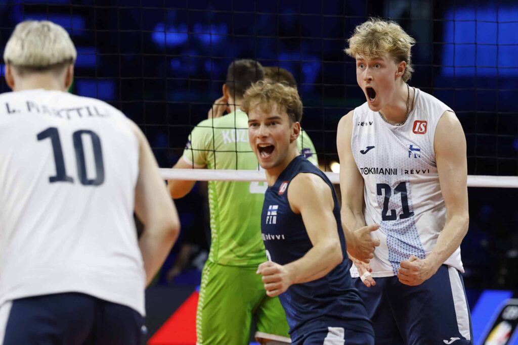 Veikka Lindqvist (oik.), Voitto Köykkä, Suomen lentopallomaajoukkue, Suomi, lentopallo