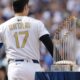 MLB:n mestaruuspalkinto World Seriesin voittajalle. Kuvassa Los Angeles Dodgersin japanilaistähti Shohei Ohtani